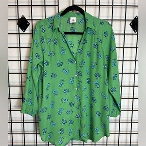 Cabi Go-to top, 100% polyester, button up front with V-neck, inset 3/4 sleeves